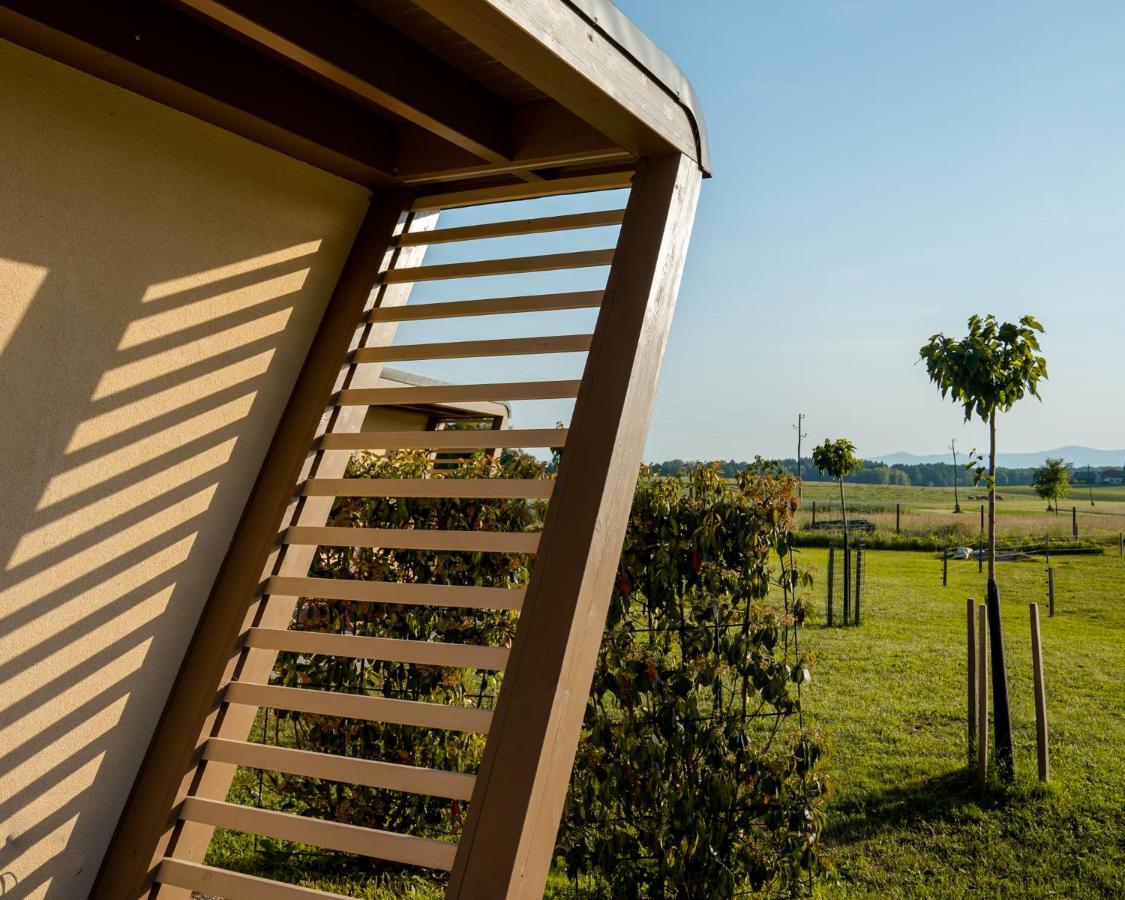 Fortun Estate - Apartmaji Ob Reki Kolpi Metlika Exterior photo