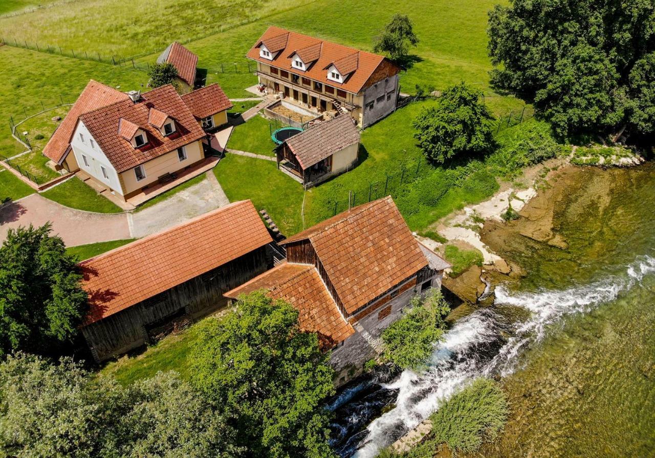 Fortun Estate - Apartmaji Ob Reki Kolpi Metlika Exterior photo